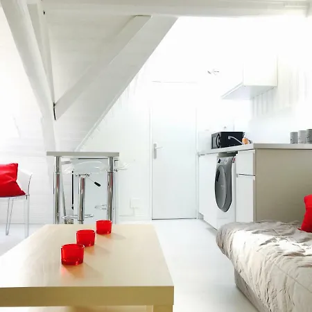 Apartment F1 Atypique Au Centre De
